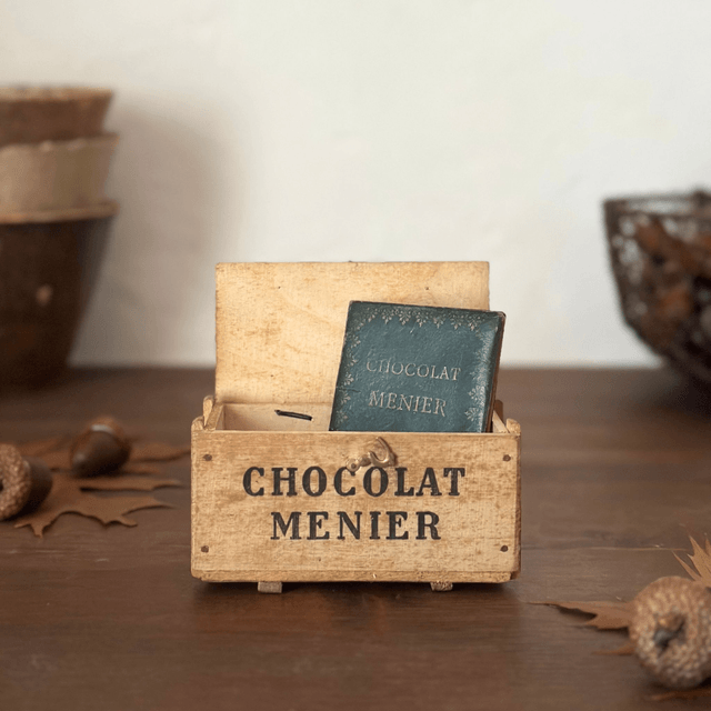 la boîte Chocolat Menier et son petit agenda de 1915