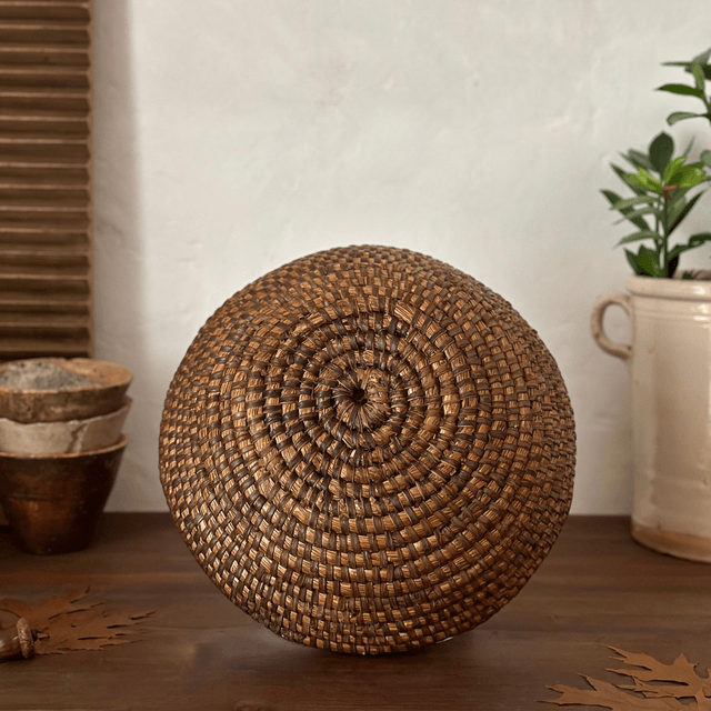 la corbeille en paille tressée