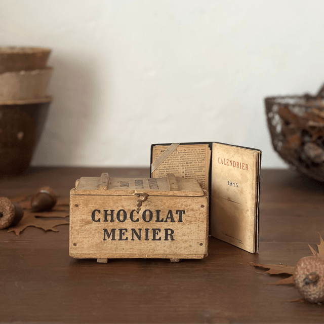 la boîte Chocolat Menier et son petit agenda de 1915